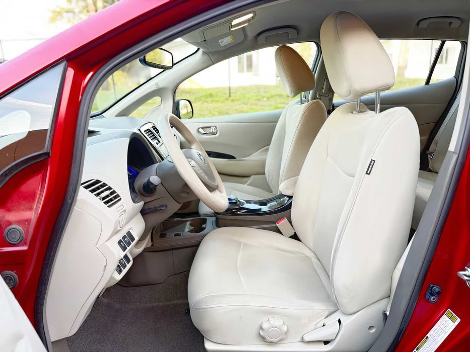 Nissan LEAF S      2015