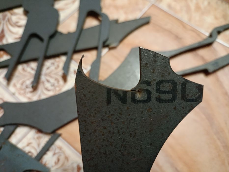 Куски стали N690