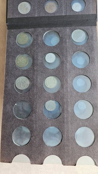 Klaser z monetami 1800 do 2000 roku