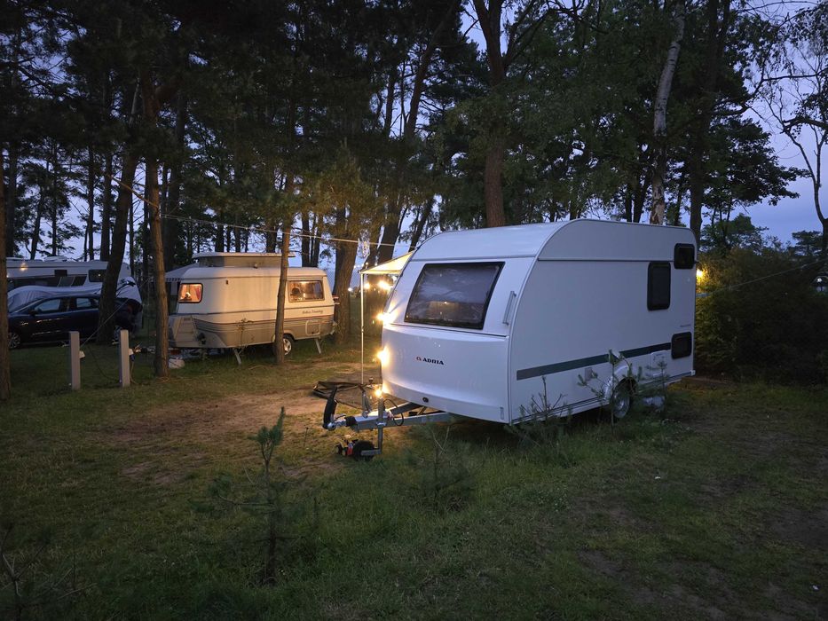 Wynajem nowej przyczepy ADRIA AVIVA 360 DK (5 osób) 900 DMC
