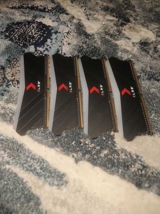 4 kości ram 32 gb ( 4x8gb )3200mhz DDR4