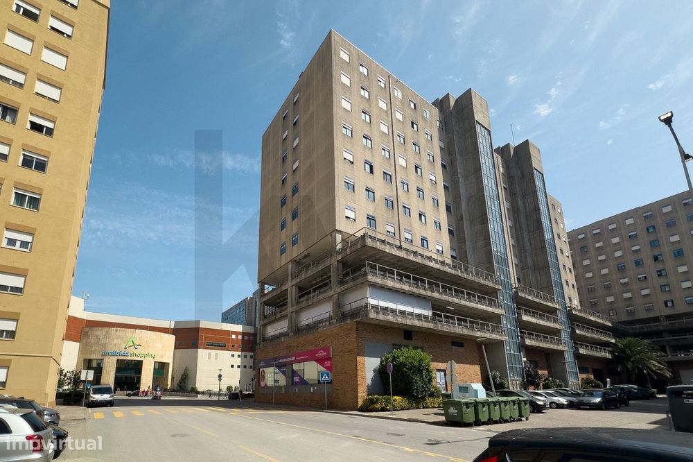 Apartamento T3 com Suite e Garagem junto ao Arrábida Shopping