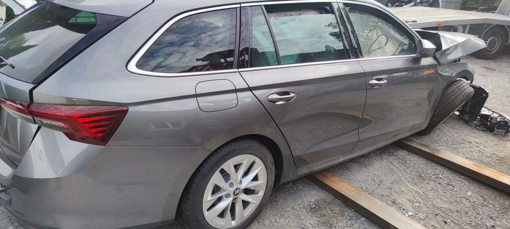 Skoda Octavia Skoda Octavia 1.5 e-tsi combi salon PL 2025r