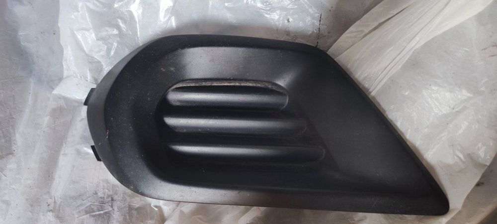 Заглушка протитуманних фар ліва дорестовий