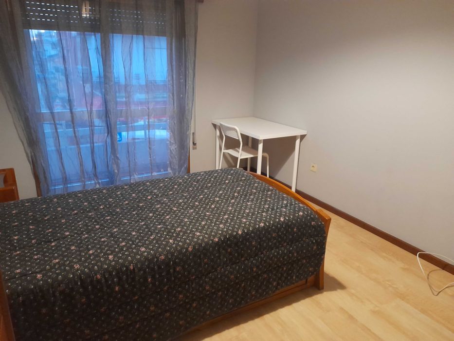 Quarto no centro de Rio Tinto junto ao Metro e estação de comboios