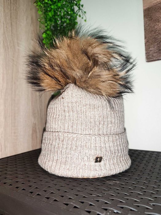 Czapka damska OCHNIK wełna pompon futro jenota zima beż