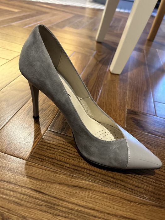 Carinii skórzane czółenka szare 39