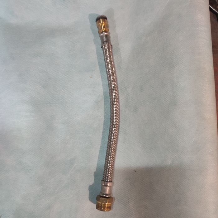 Гнучку під'єднання до газової колонки Bosch Jnkers