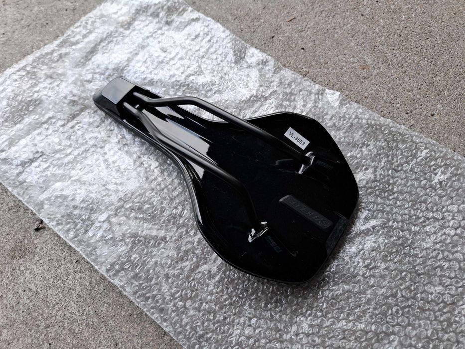 Pedaleiro Ultegra R8100 + Selim Syncros