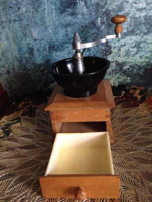 Кофемолка деревянная ,ручная,СССР