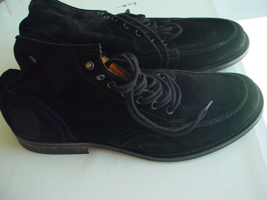 Botas de camurça de luxo.
