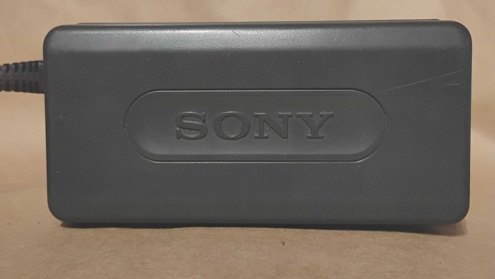 Ładowarka zasilacz Sony AC-L10B - oryginalny DC 8.4 V 1.5 A Handycam