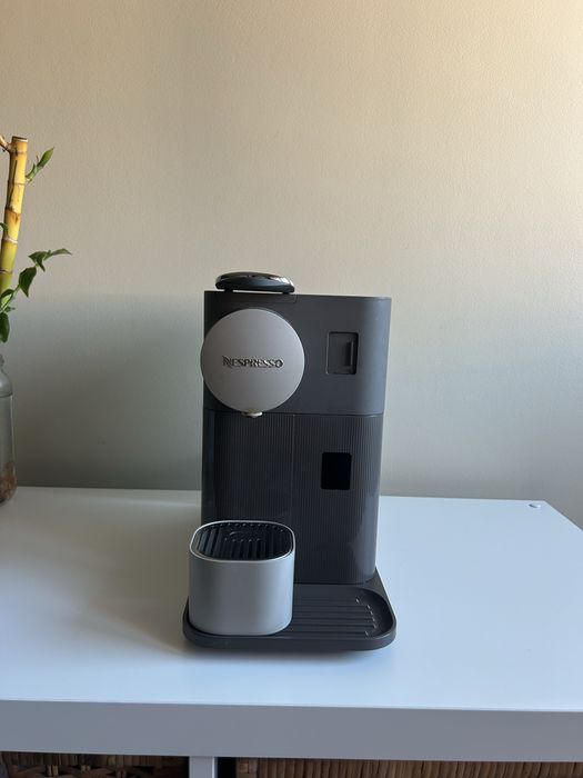 Nespresso De'Longhi Lattissima One Evo - Muito Bom Estado