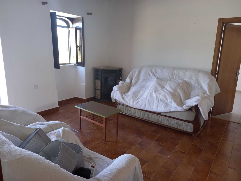 T3 casa térrea com pátio em aldeia