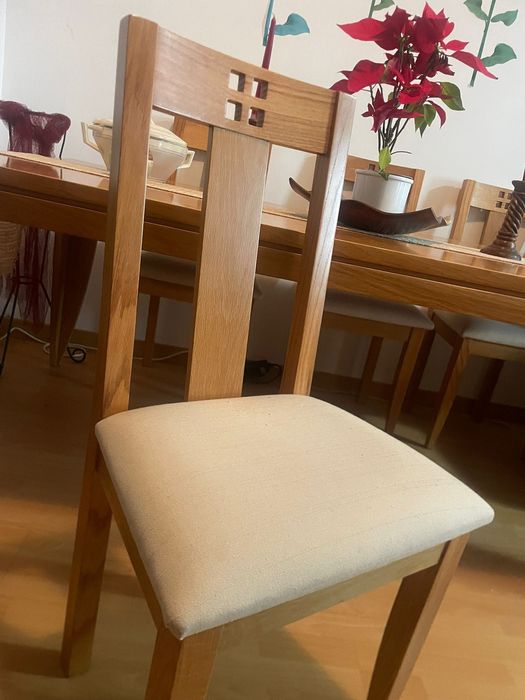 Mesa  com 6 cadeiras