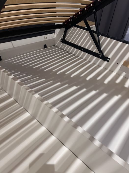 Kolo 180*200 bez materaca.