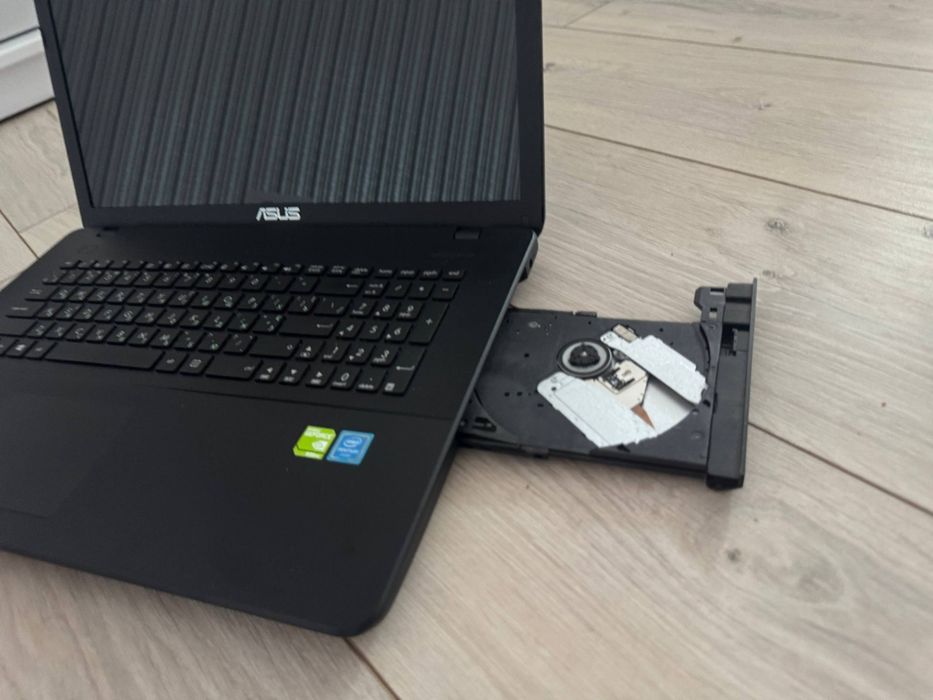Ноутбук ASUS — недорогий варіант для роботи та навчання