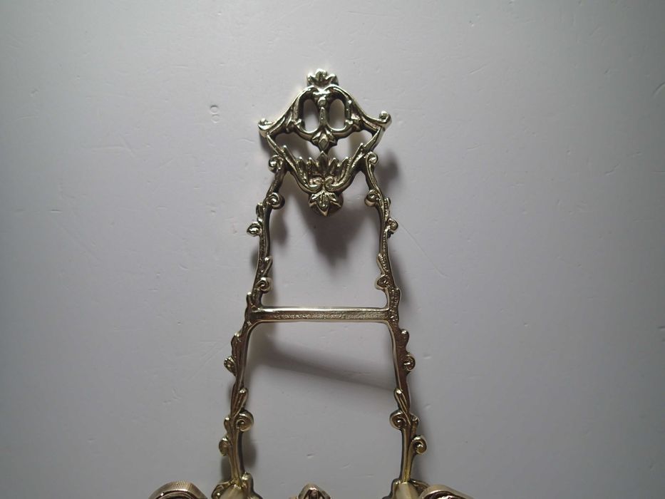 Escaparate de parede em bronze