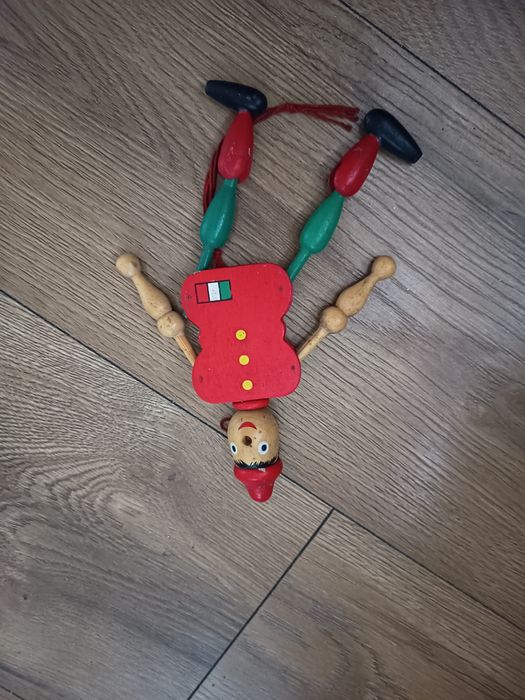 Drewniany Pajacyk na sznurku pinokio
