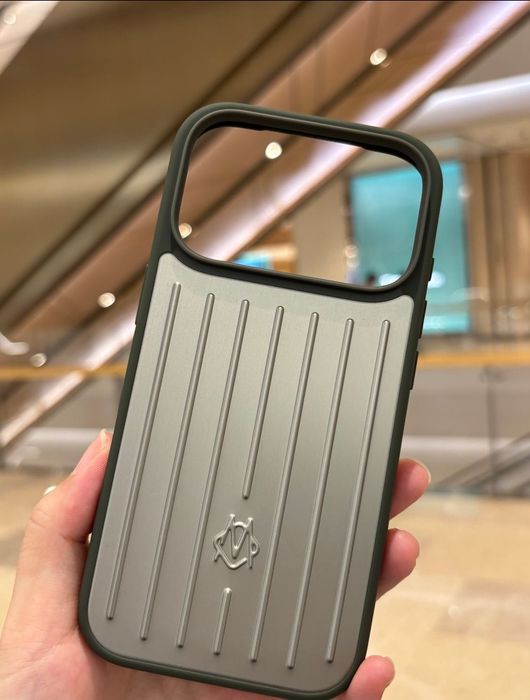 Чехол Rimowa на iPhone 17 pro max aluminium