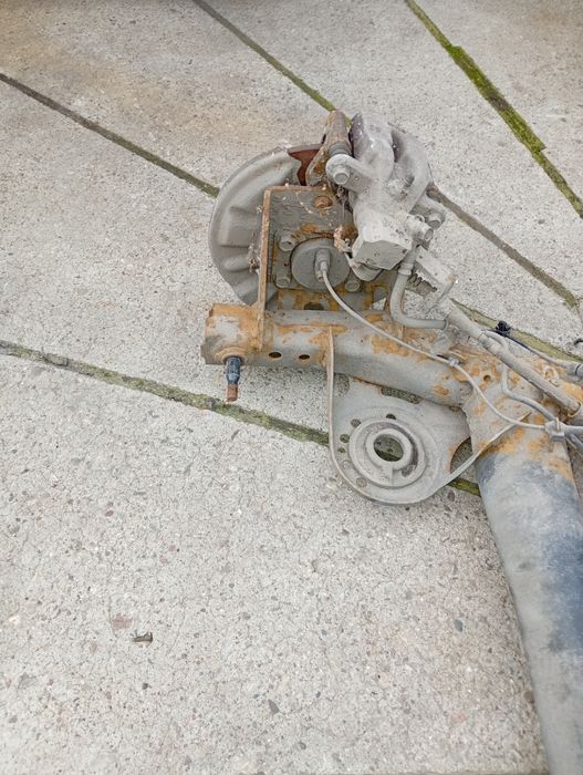 Suzuki Swift MK7 belka oś tylna tył tarcze