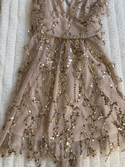 Vestido festa bege com brilhantes tamanho M