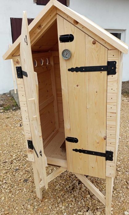 Wędzarka ogrodowa drewniana