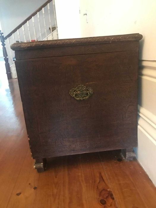 Arca de madeira trabalhada