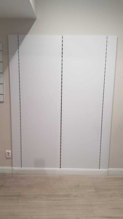 Meble do sklepu odzieżowego.