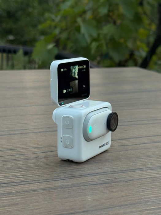 Insta360 GO 3 128GB екшн-камера повний комплект з кріпленнями