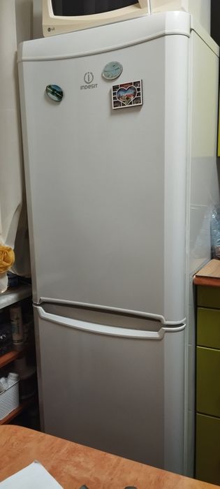 Холодильник indesit