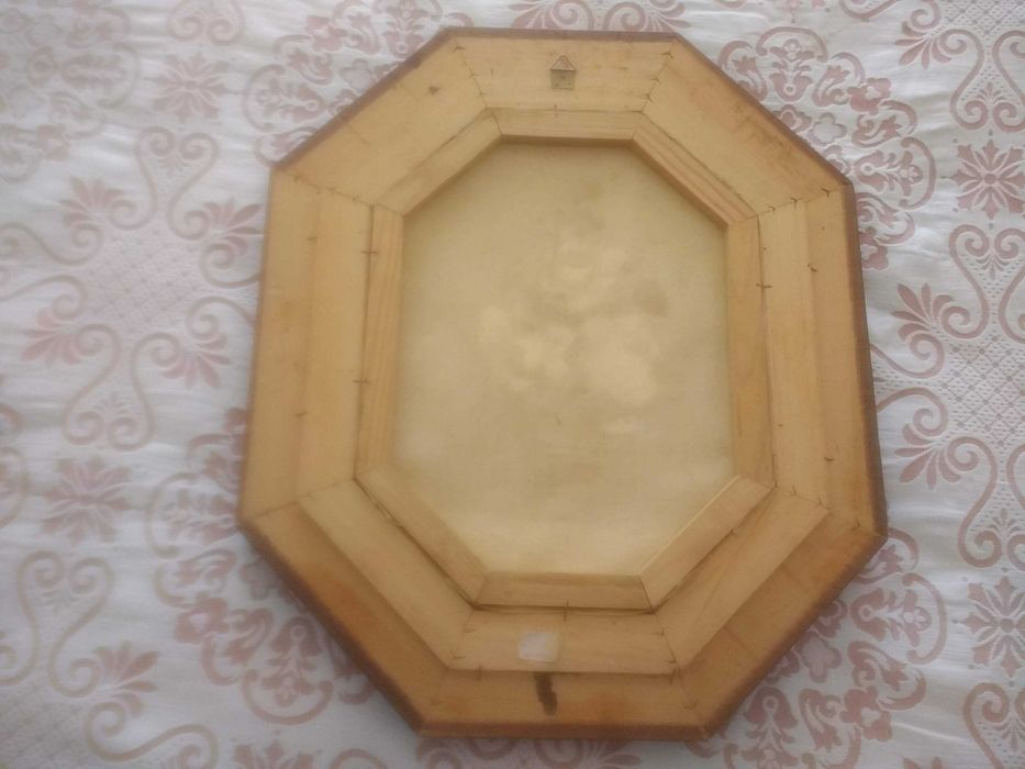 Quadro com tela pintado a óleo e assinada, medidas: 50x42x3