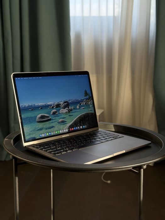 MacBook Pro 2020 i7 32GB , 512 gb