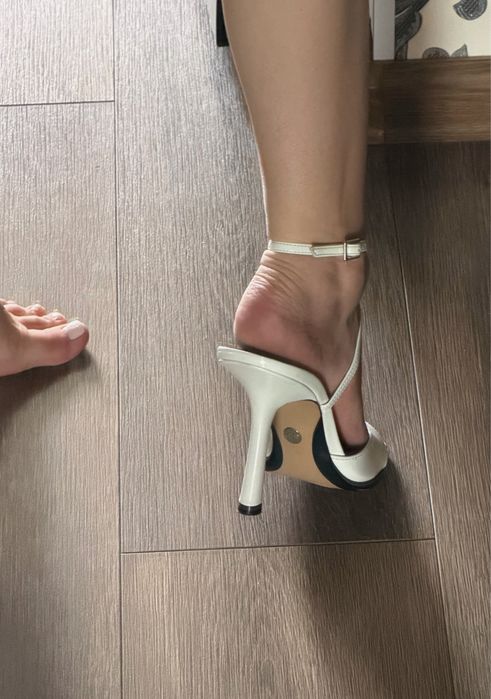 Босоніжки Zara, 22.8 см 35 розмір, каблук 8см, дуже зручні