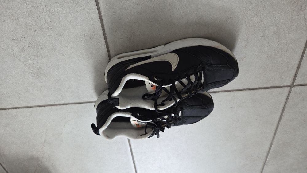 Кросівки Nike  оригинал,  38.5  размер