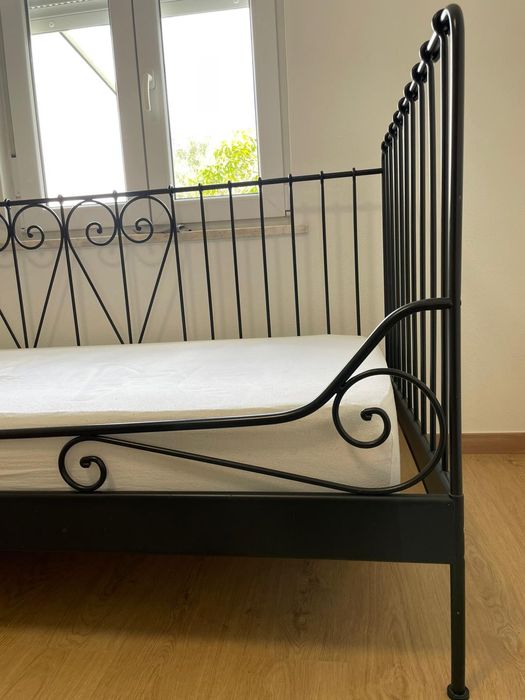 Sofá cama em ferro