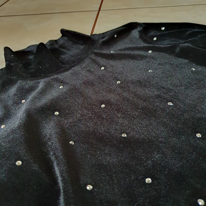 Welurowy golf bluzka z kryształkami cyrkoniami