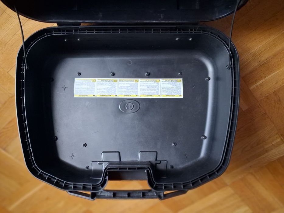 Givi Trekker 52 l.Kufer centralny w bardzo dobrym stanie.