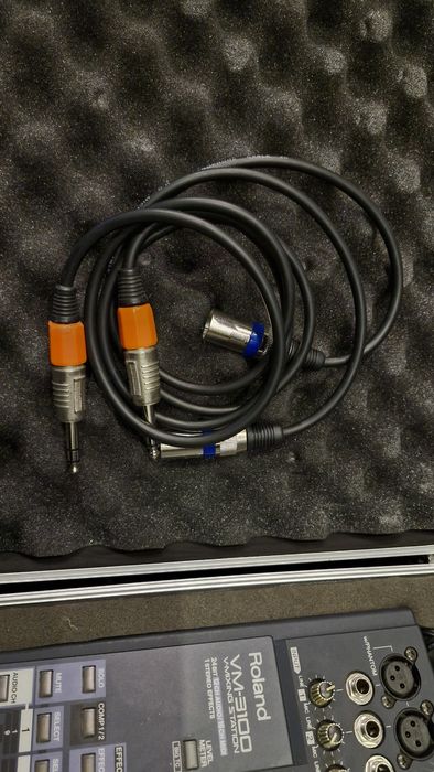 Roland VM-3100 with Case64354285336834123