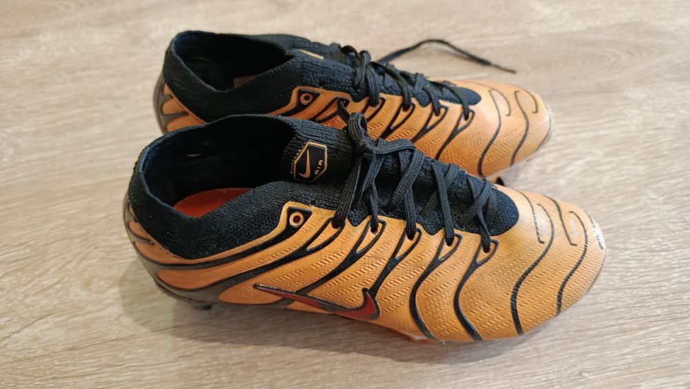Бутси Nike Air жовті з чорним
