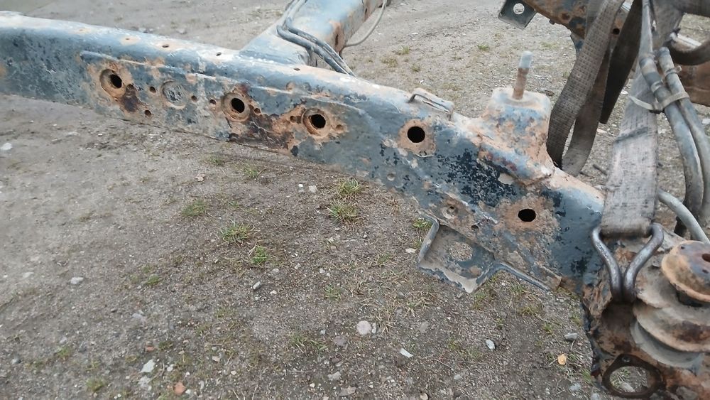 Nissan Pickup D22 D21 Navara NP300 rama tył