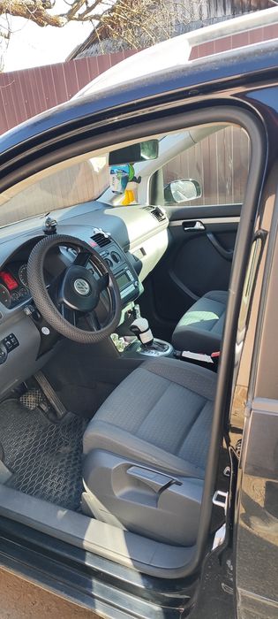 Автомобіль Фольксваген тауран автомат