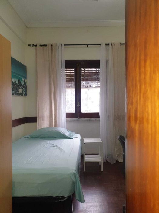 Quarto com casa de banho privativa em arroios