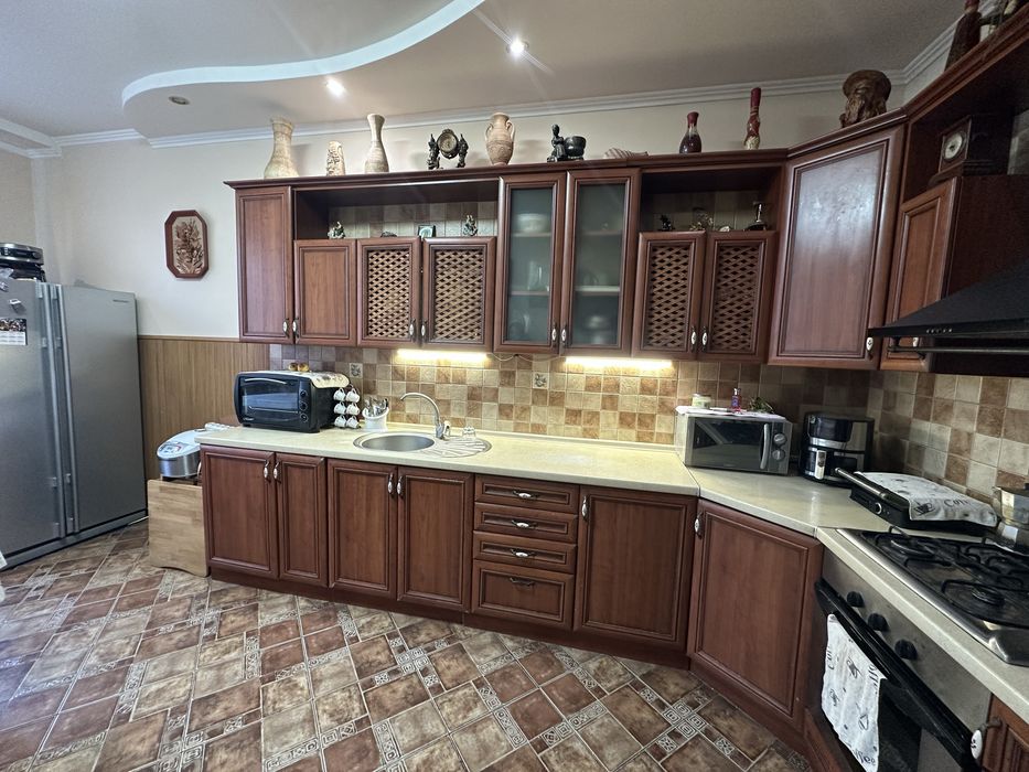 Продається будинок з банею та басейном