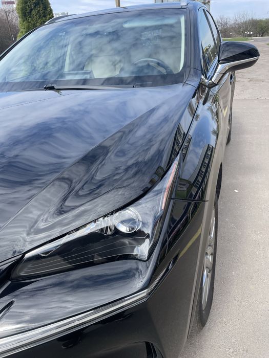 Автомобіль LEXUS