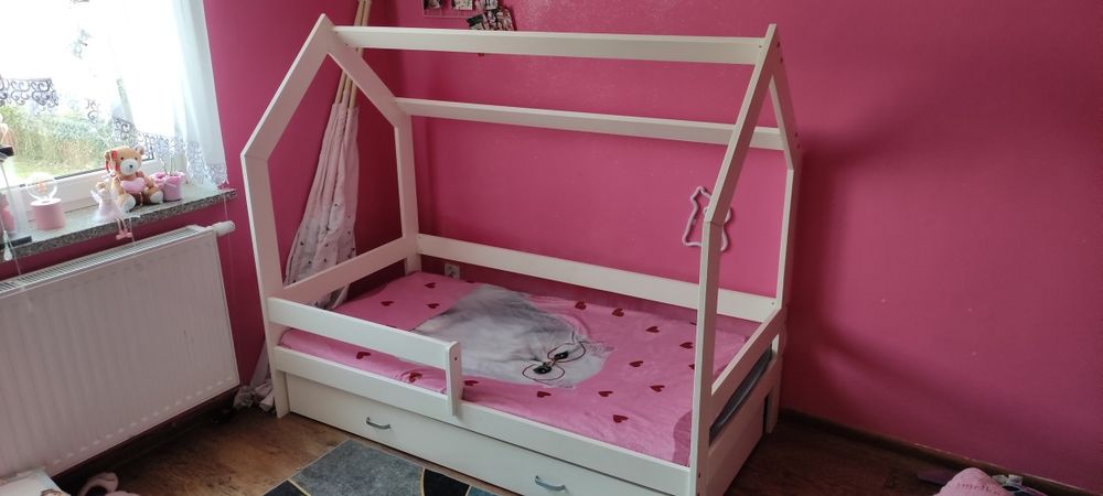 Łóżeczko dziecięce domek