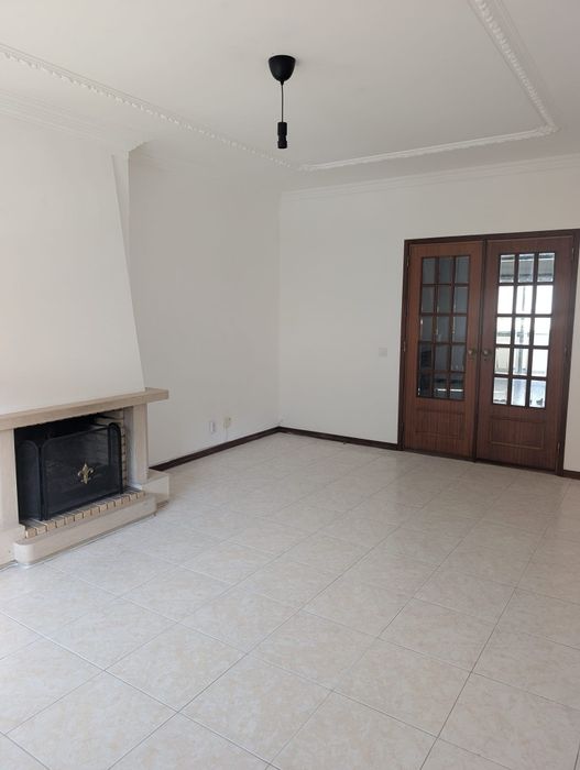 Barcarena - Arrenda-se apartamento T3