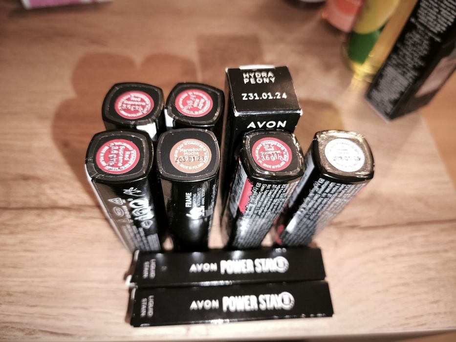 Avon szminki 9szt Nie otwierane Ultra Colour, ultra matte,hydra matte