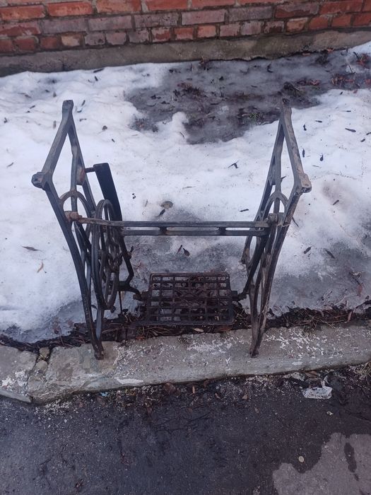 Станіна швейної машини