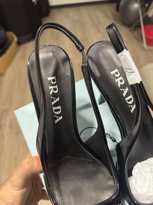 Sapatos Prada - Tamanho 40